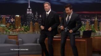 Er kann es wohl noch: John Travolta legt heiße Sohle auf’s Parkett